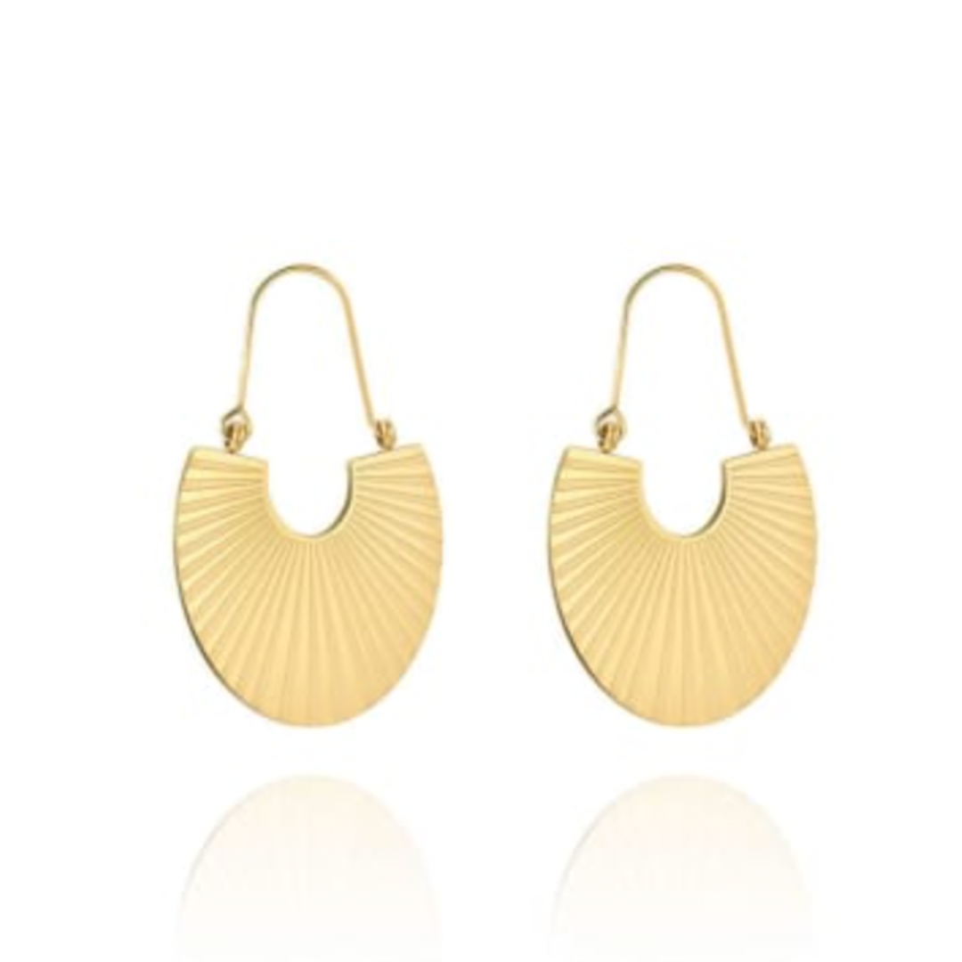 Sol Rising: Minimalist Gold Elegance