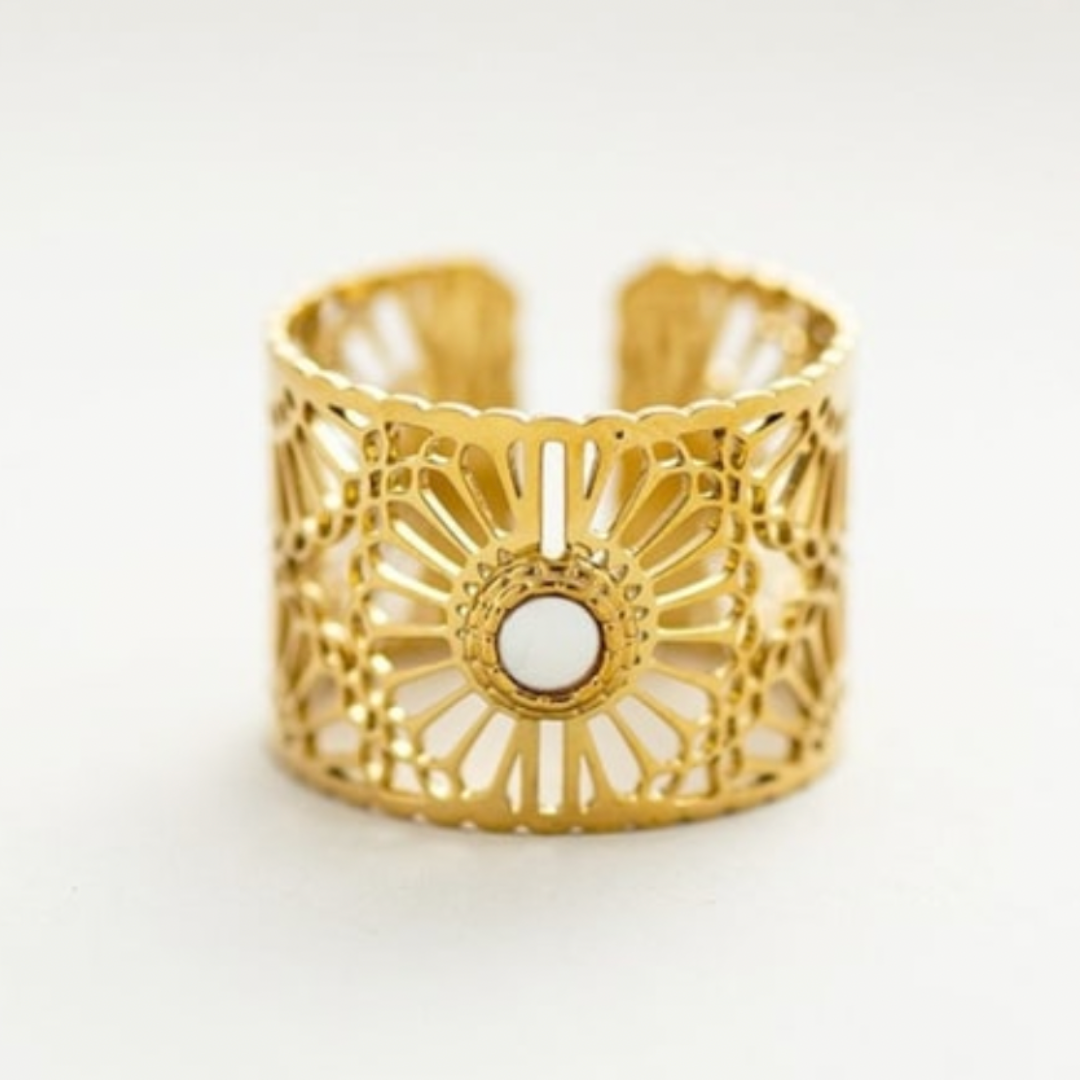 Vintage Cage Ring: Timeless Accessory